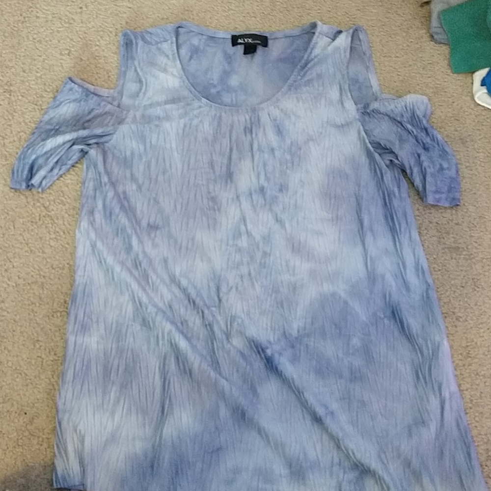 Off the shoulder tee